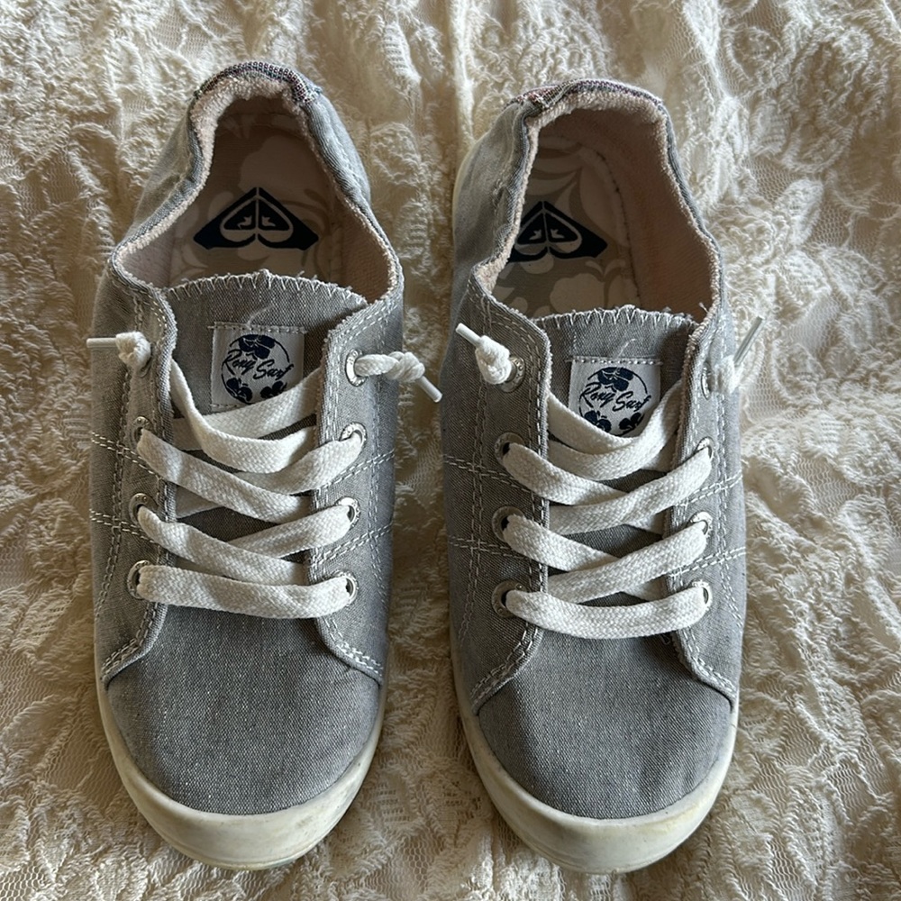 Roxy tennis shoes
